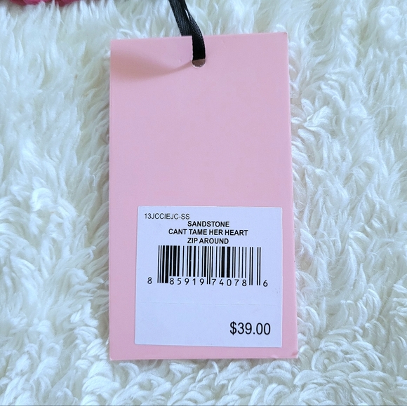 Juicy🍊 Couture "Can't Tame Her" Heart❤ Zip Around Coin🪙 Purse - NWT - Picture 14 of 14